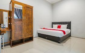 Reddoorz Near Surabaya Zoo